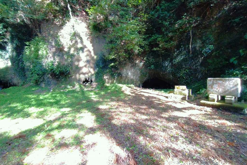 境内の洞窟