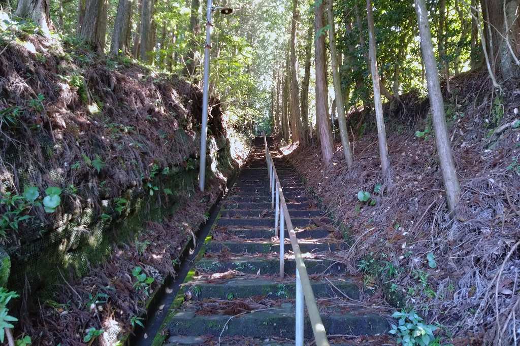 石段が続く表参道