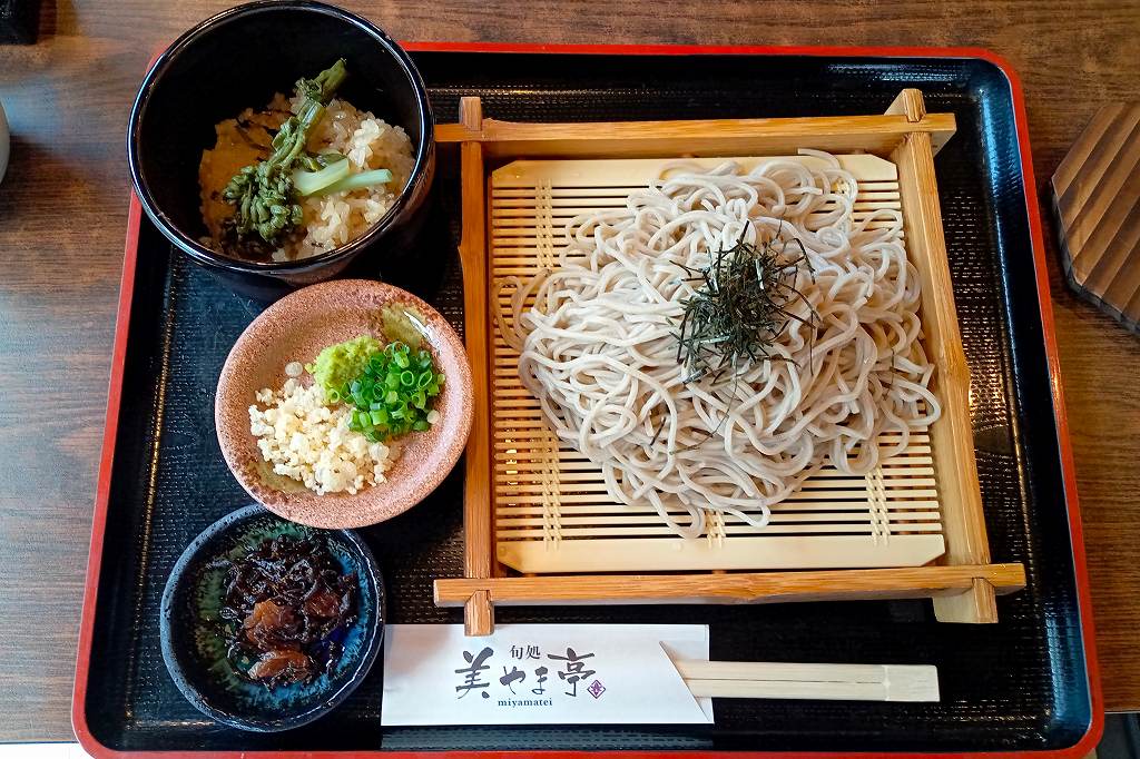 ざる蕎麦とおこわのセット