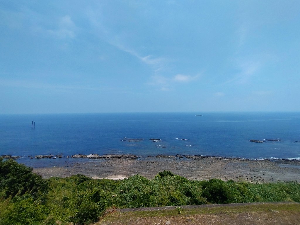 海に刺さるロンギヌスの槍！？