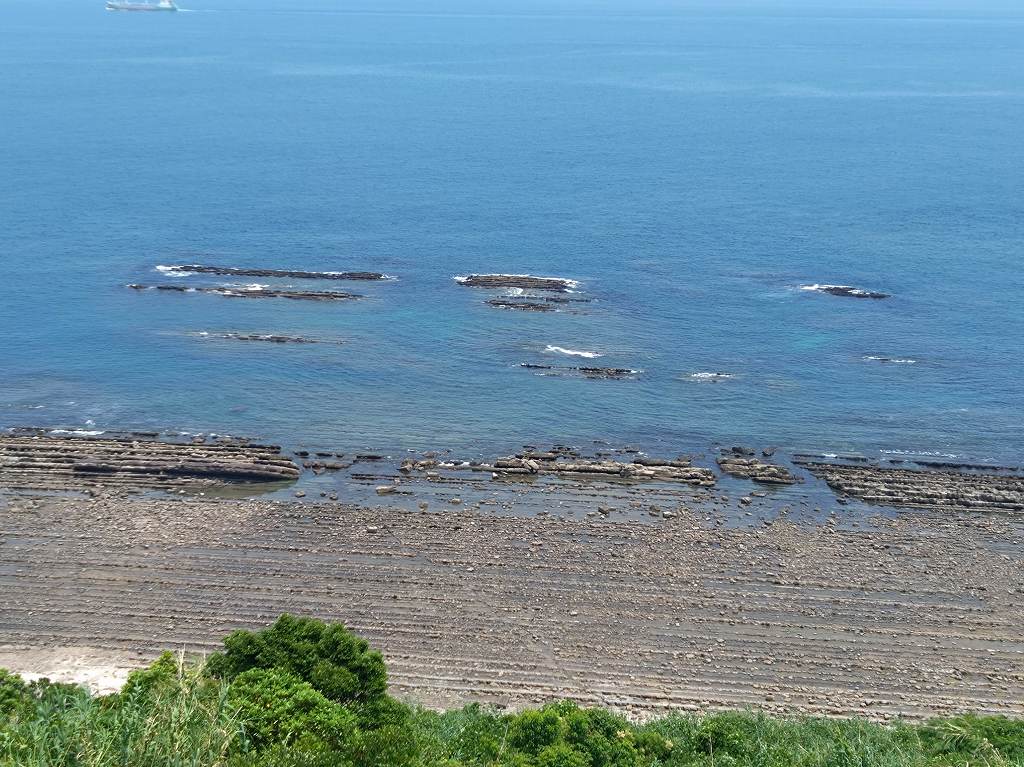 眼下に広がる奇岩「鬼の洗濯板」